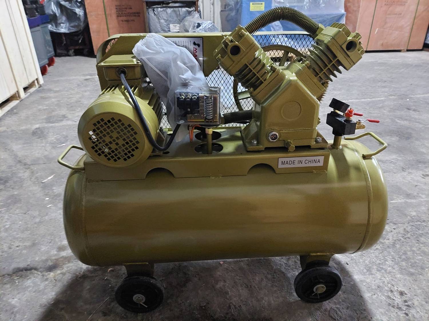 Воздушный компрессор SMV-0.28/8-2.2 кВт